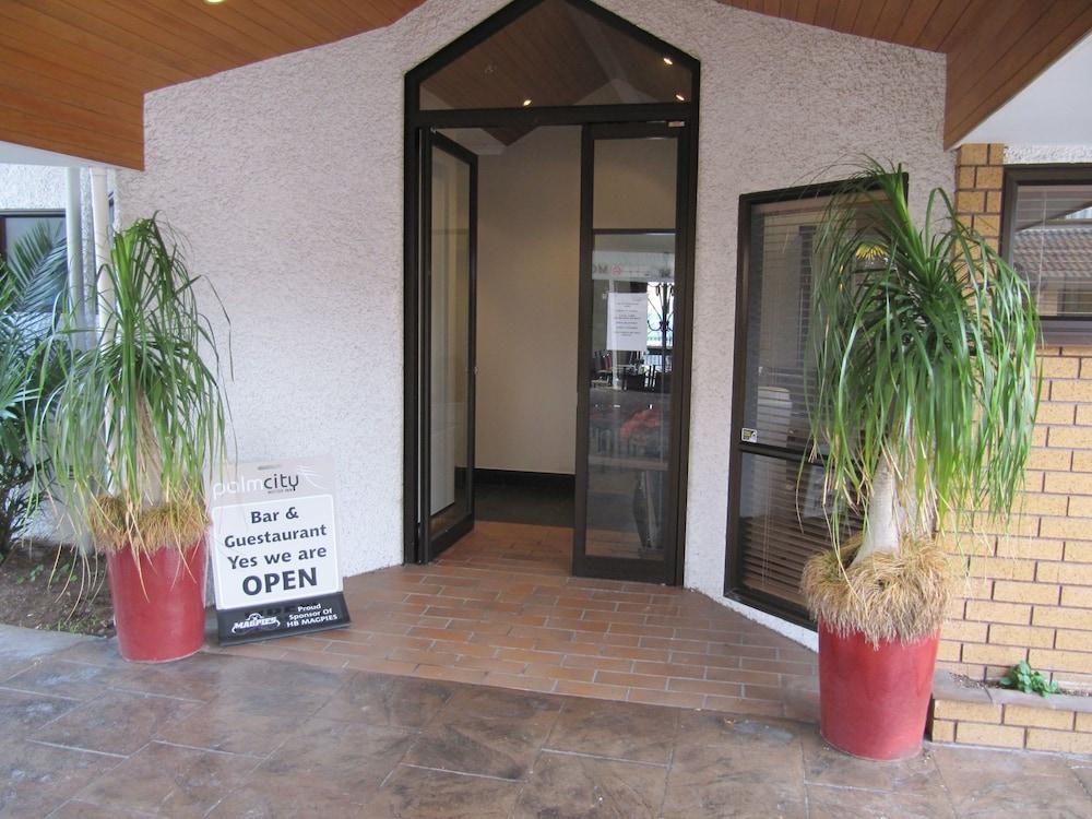 Palm City Motor Inn Нейпир Экстерьер фото